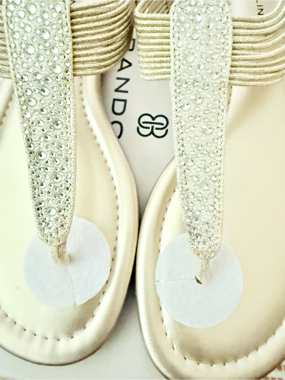 Bandolino Kayte Gold Embellished T-Strap Flat Sandals Brand New - Picture 5 of 8